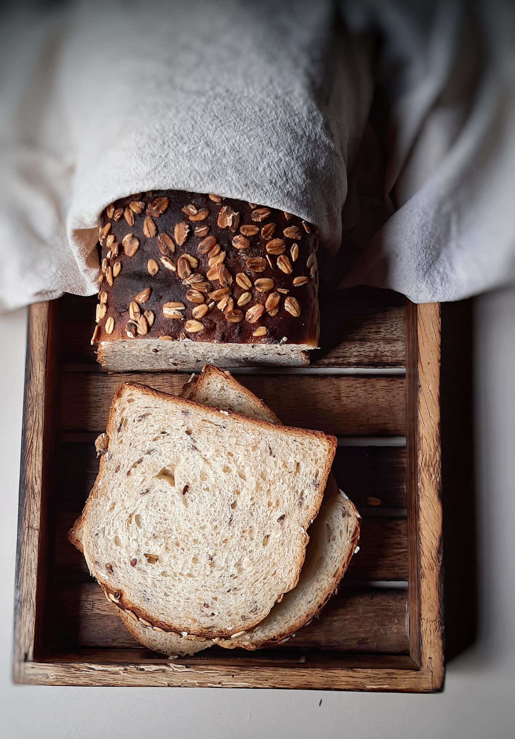 Oat-Flaxseed Sandwich Bread